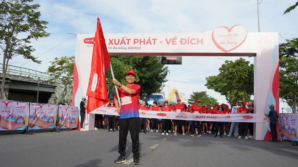 ket-noi-trieu-yeu-thuong-da-nang Ông Trần Đình Quân - Tổng Giám đốc Dai-ichi Life Việt Nam kiêm Chủ tịch Quỹ Vì cuộc sống tươi đẹp thực hiện nghi thức "Xuất phát" tại Sự kiện Kết Nối Dai-ichi Life Cung Đường Yêu Thương tại TP. Đà Nẵng